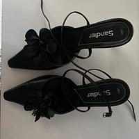 scarpe nere tacco 5, dettaglio fiore. kitten heels