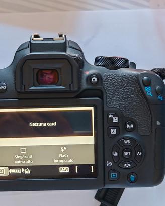Canon eos 800D con tele efs 18-135 usm
