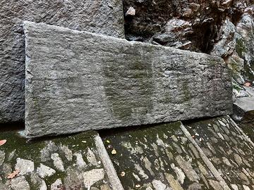 Grande TAVOLO e PANCA in sasso di Moltrasio