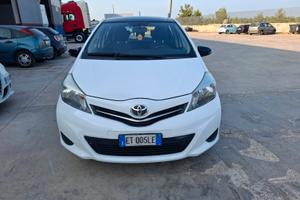Toyota Yaris 1.0 BENZINA - 2013 BICOLORE