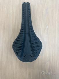 Sella Fizik Antares Versus Evo R1 Adaptive