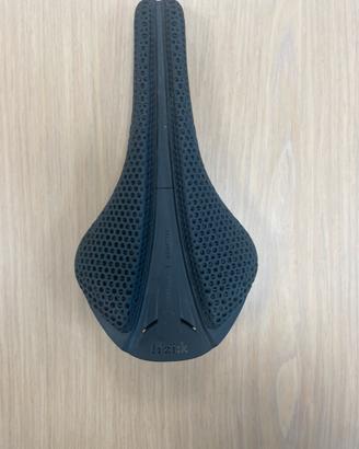 Sella Fizik Antares Versus Evo R1 Adaptive
