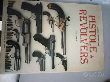 Pistole e Revolvers copertina rigida 