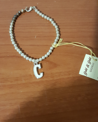 Bracciale perline con iniziale nuovo