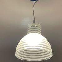 Lampadario in vetro trasparente e satinato