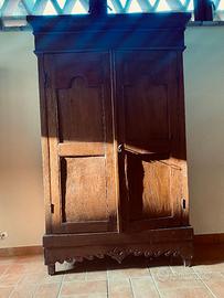 Armadio rustico in legno a due ante