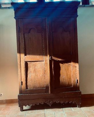 Armadio rustico in legno a due ante