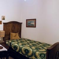 Letto antico a barca in noce