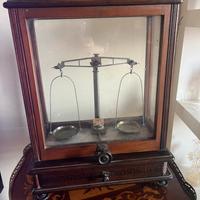 Antica bilancia da farmacia