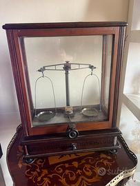 Antica bilancia da farmacia