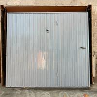 Portone basculante per garage