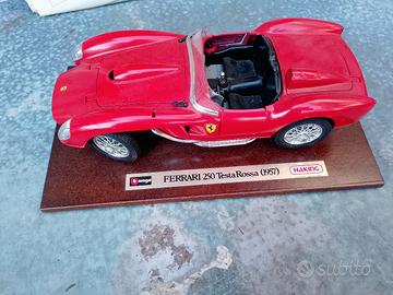 Modellino Ferrari Burago su base legno