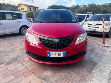 Lancia Ypsilon 1.0 FireFly 5 porte S&S Hybrid Albe