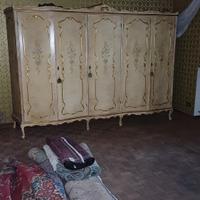 Armadio stile veneziano. 