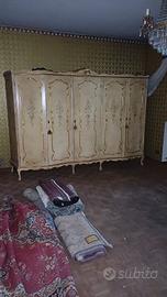 Armadio stile veneziano. 