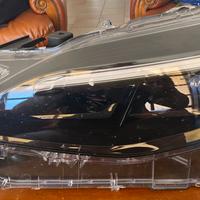 Faro toyota yaris cross 2025