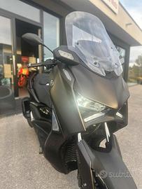 Yamaha X-Max 300 TECH MAX + 90 KM