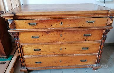 Cassettiera e comodino del 1900