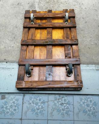 Carrellino in legno con ruote