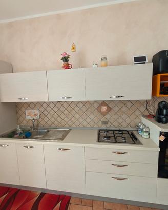 cucina + tavolo+ 6 sedie 