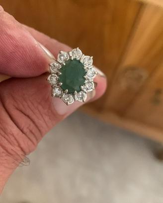 Anello con pietra smeraldo