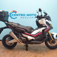 Honda X-ADV 750 con livrea Tricolour HRC