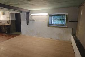 Magazzino con giardino via del Pratello a Roiano