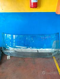 Vetro parabrezza cristallo anteriore Bedford CF