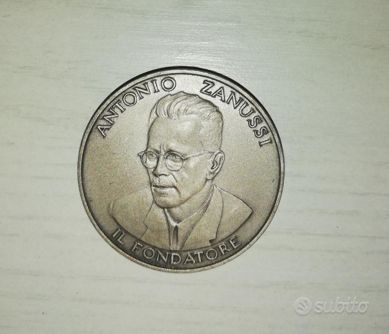 数十年前イタリアにて購入しました Medaglia Zanussi Argento commemorativa 50° - Collezionismo