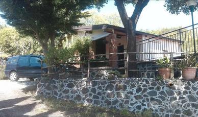 Terreno con rustico panoramico ad Acireale