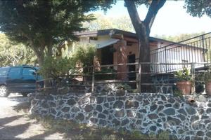 Terreno con rustico panoramico ad Acireale