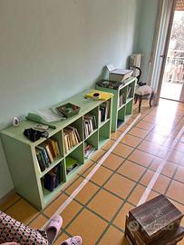 Coppia di librerie basse verdi