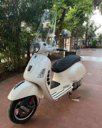 Vespa 300