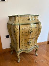 Comodino veneziano laccato stile  ‘700