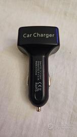 Caricabatterie da auto con lettore volt batteria