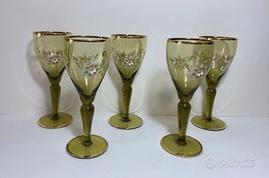 Calici in vetro soffiato verde