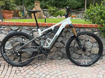 E-MTB  TG.L FOCUS SAM² 6.9 BOSH CX 5^ Gen.800 W