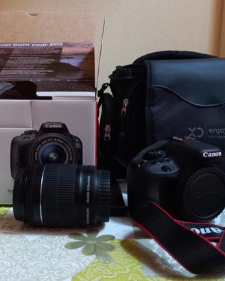 Fotocamera EOS 100D con lens EF-S 18-55 IS