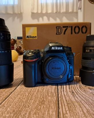 Nikon D7100 con obiettivi