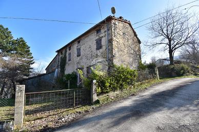 CASA SEMINDIPENDENTE A CALESTANO