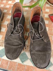 scarpe scamosciate stile Clark 