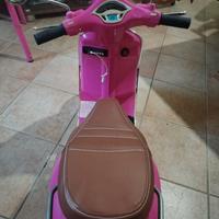 Vespa primavera piaggio a batteria rosa
