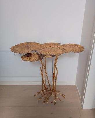 tavolino in metallo colore oro