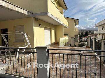 CASA SINGOLA CON GIARDINO