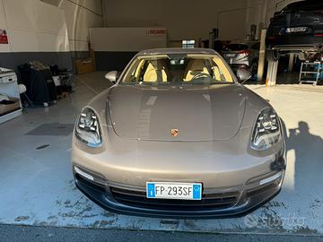 Porsche panamera 4