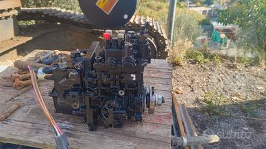 Pompa iniezione e n. 4 iniettori usati 