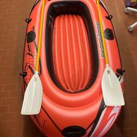 Gommone gonfiabile con remi
