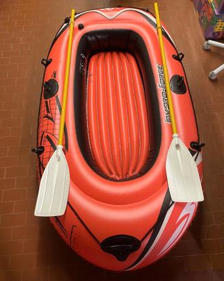 Gommone gonfiabile con remi