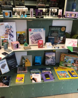 2 VETRINE MOBILI NEGOZIO