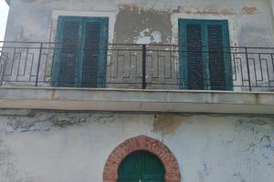 220 mq indipendente con ampio terreno in citta'